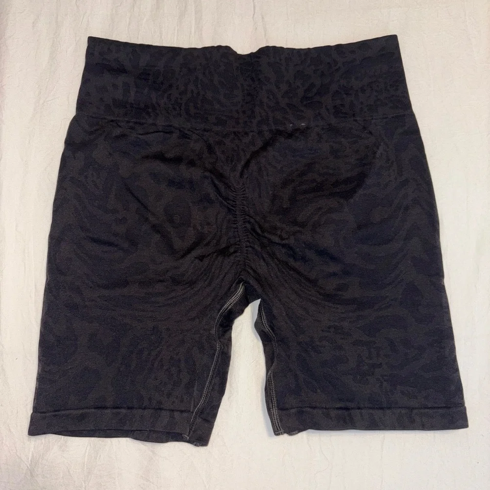 Gymshark Adapt Animal Seamless Shorts - Picture 2 of 2